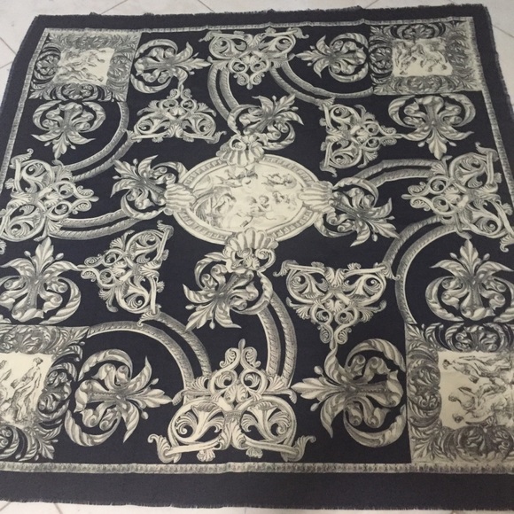 Beautiful scarf made in Italy baroque cherubs - Picture 6 of 8